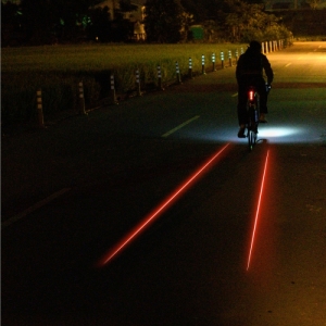 Svetlo na bicykel - LEZYNE-LASER DRIV Čierna 3