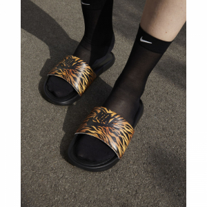 Dámske šlapky (plážová obuv) - NIKE-Victori One Print Ws black/black Čierna 42 4